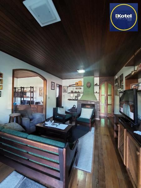 Casa a venda de 3 dormitórios no centro, Nova Prata - RS
