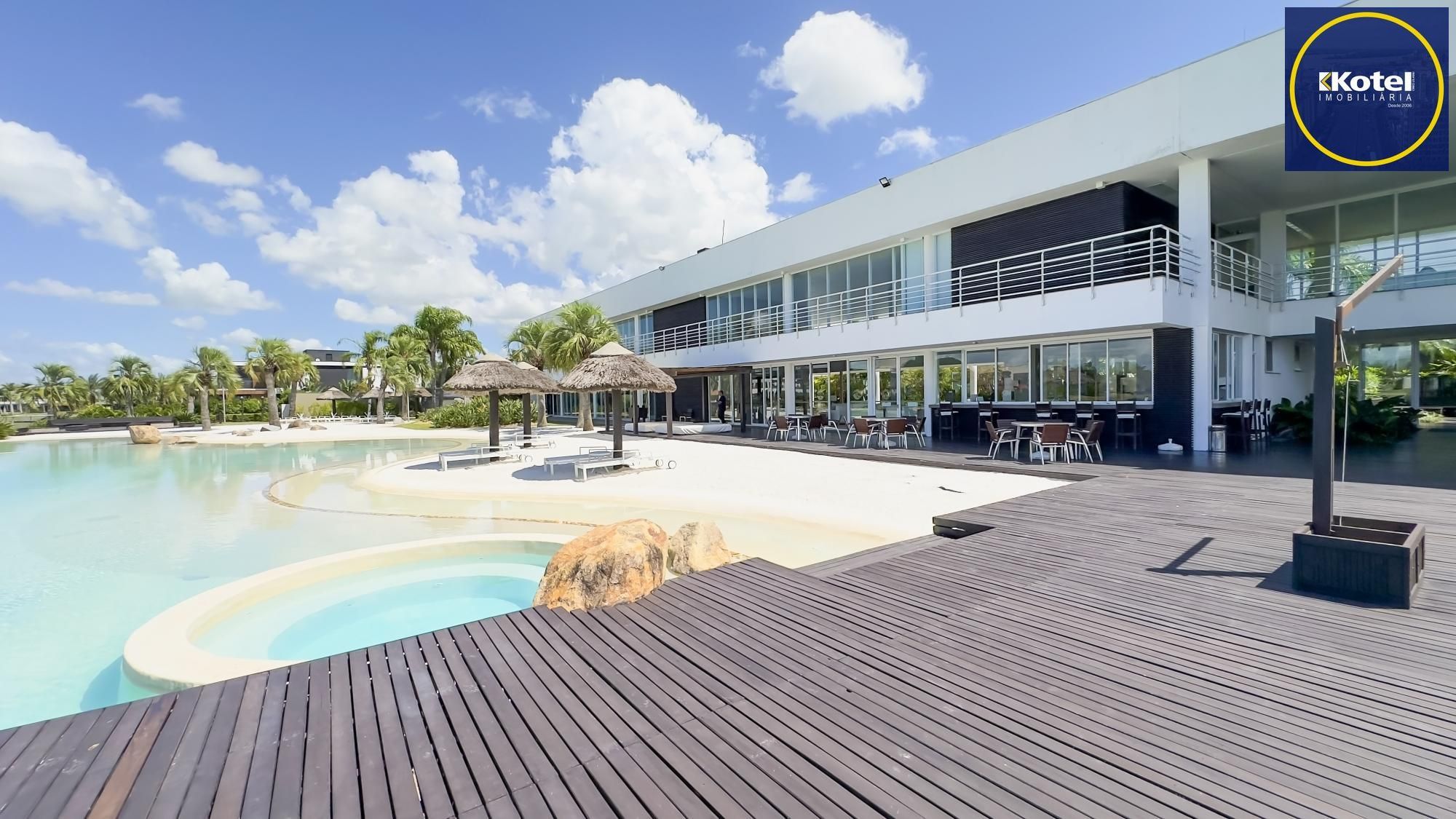 Lote molhado a venda no Condomínio Ponta da Figueira.