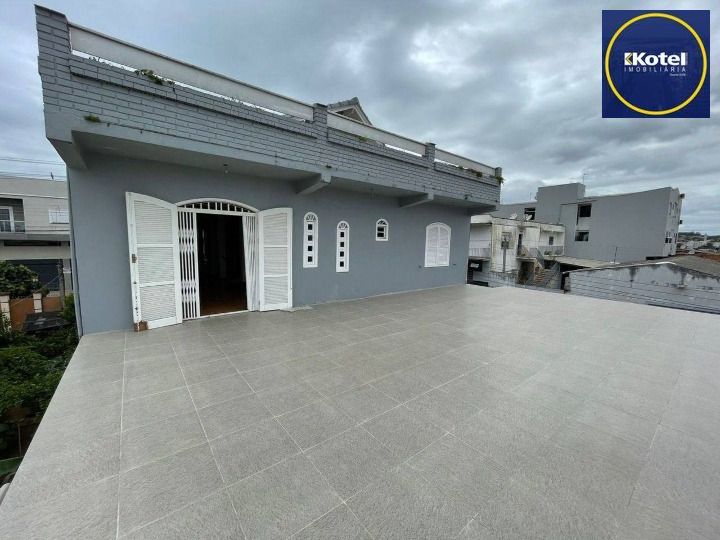 Vendo Sobrado Residencial com 4 Quartos e Suíte