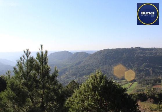 Terreno de 800m² no loteamento Vale dos Pinheiros, em Gramado, RS