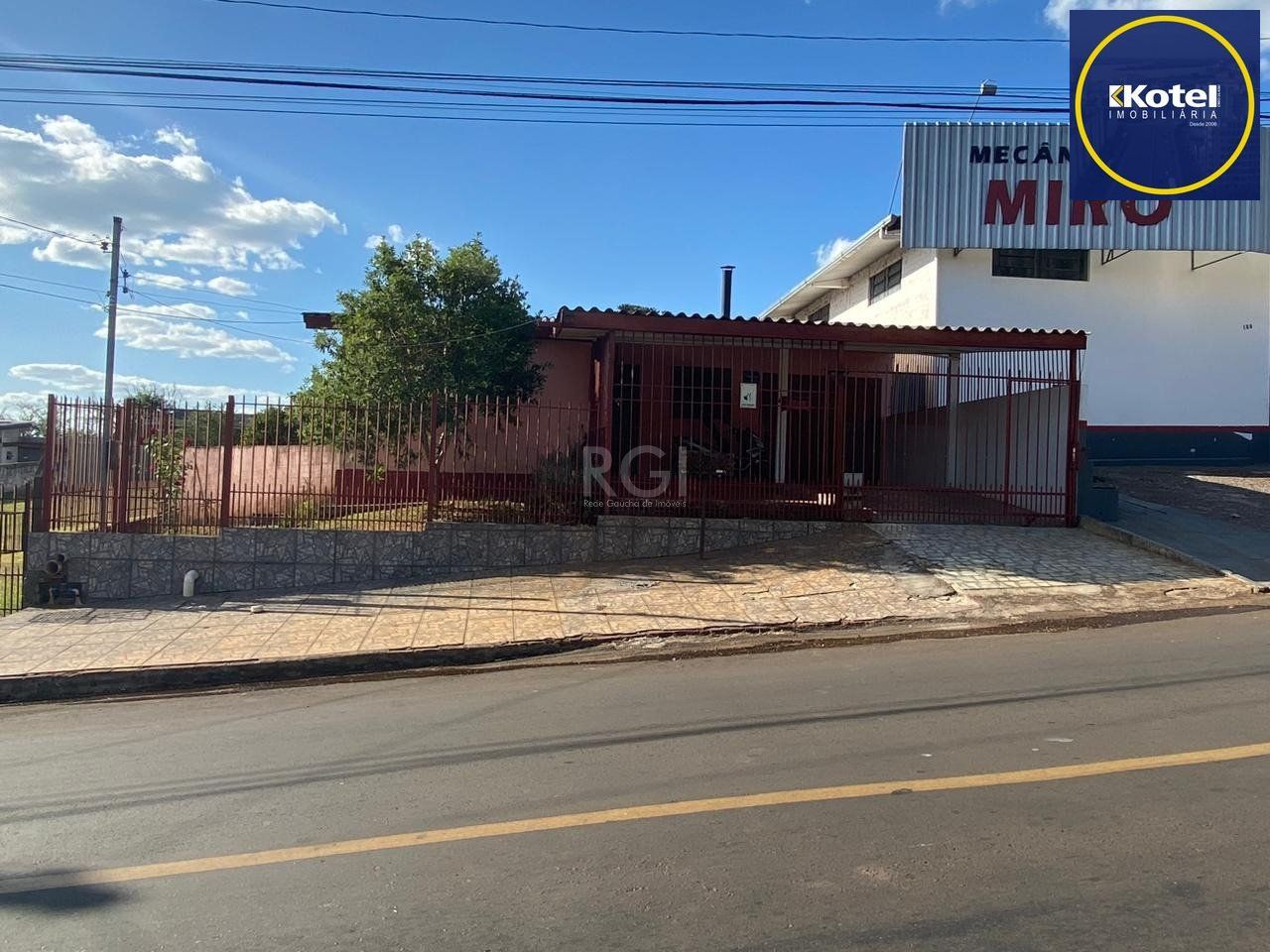 Casa com 3 quartos, 1 suíte, vaga, varanda, no bairro Hilda, Cruz Alta/RS