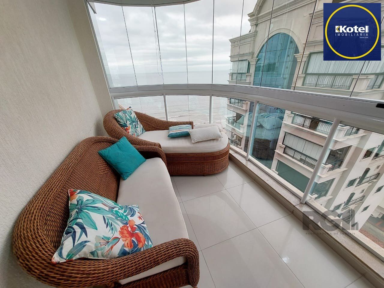 APARTAMENTO 3 SUITES - ANDAR ALTO - VISTA PARA O MAR - MEIA PRAIA - ITAPEMA - SC