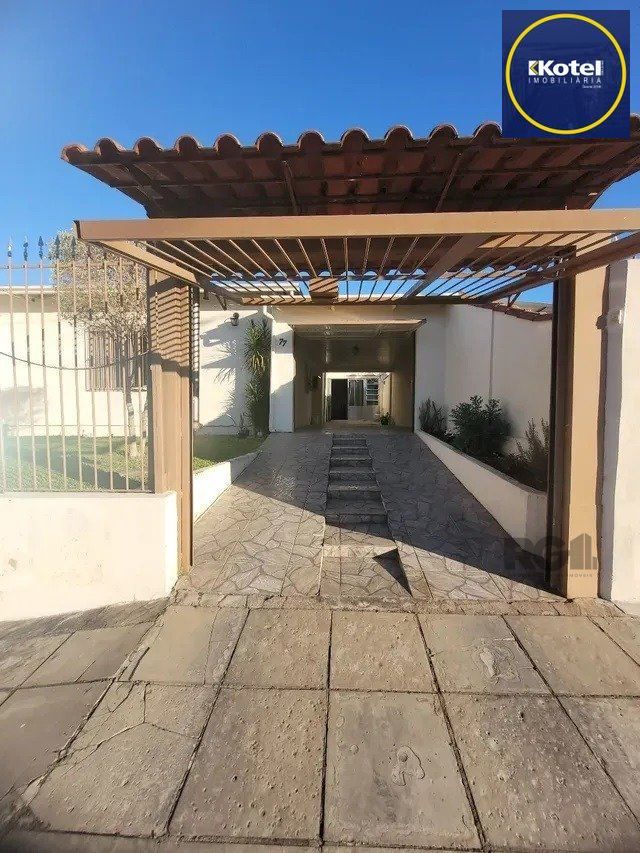 CASA 3 QUARTOS COM SUÍTE EM EXCELENTE LOCALIZAÇÃO EM SAPUCAIA DO SUL.