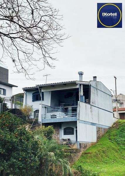 Casa a venda de 3 dormitórios no centro, Nova Prata - RS