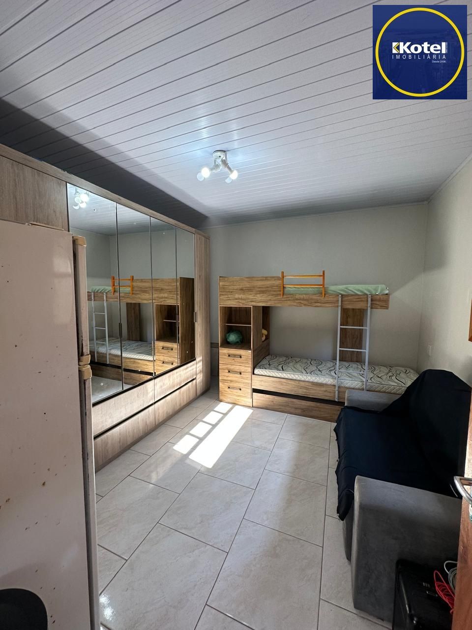 CASA REFORMADA , 4 DORMITORIOS , CHURRASQUEIRA , DESOCUPADA