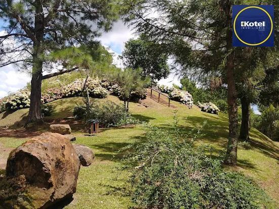 Terreno de 800m² no loteamento Vale dos Pinheiros, em Gramado, RS