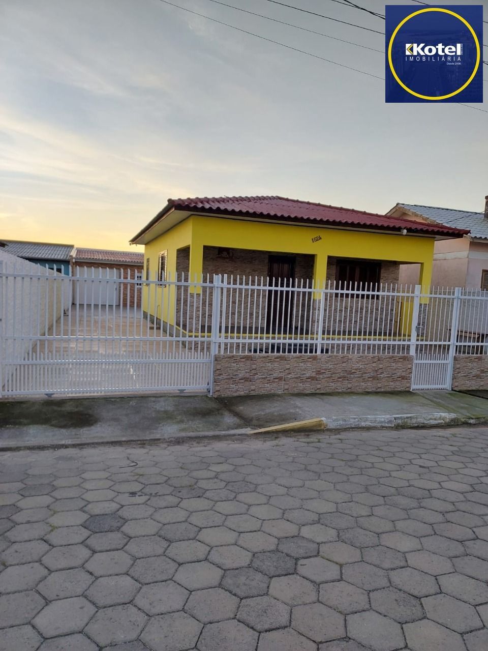 Casa à venda, com piscina em Arroio do Silva, SC