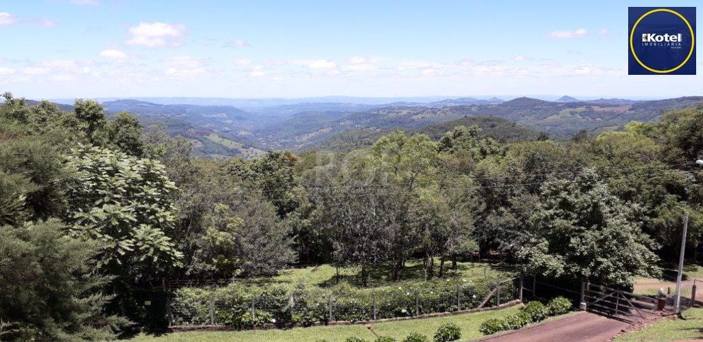 Sítio para Venda - 230m², 3 dormitórios, sendo 1 suites, 4 vagas - Centro