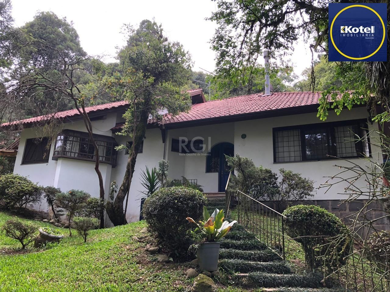 Sobrado para Venda - 295.24m², 3 dormitórios, sendo 3 suites, 2 vagas - Canela